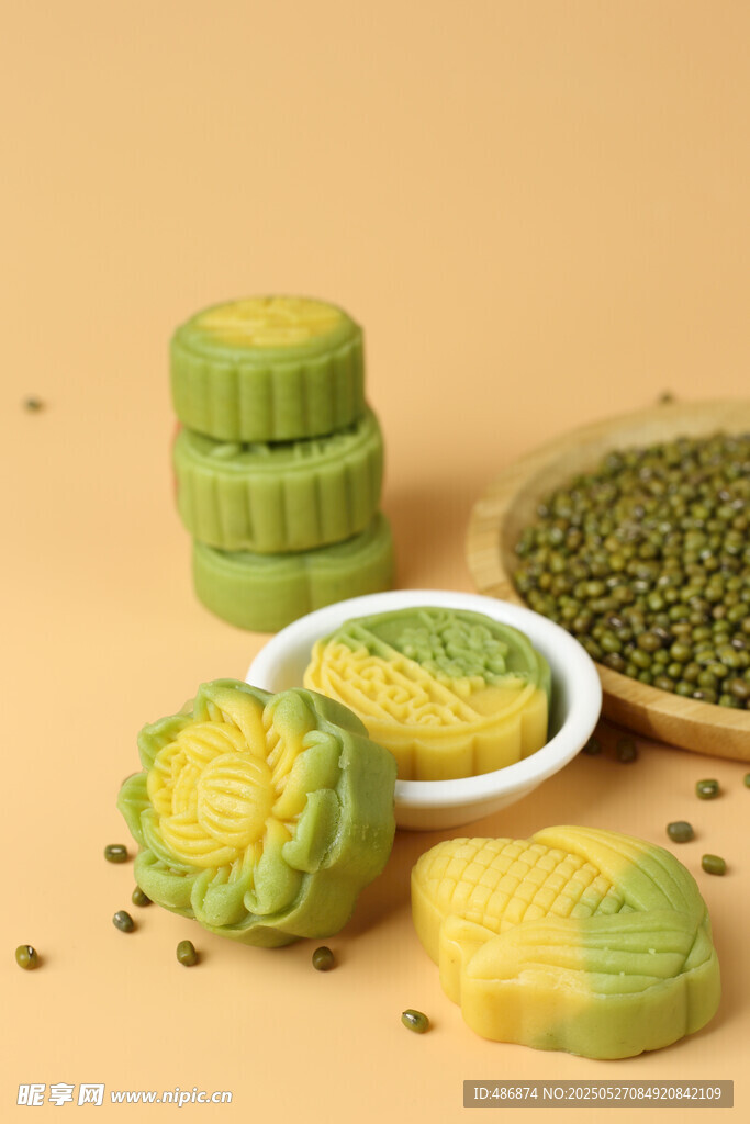 多彩月饼绿豆糕的美味组合