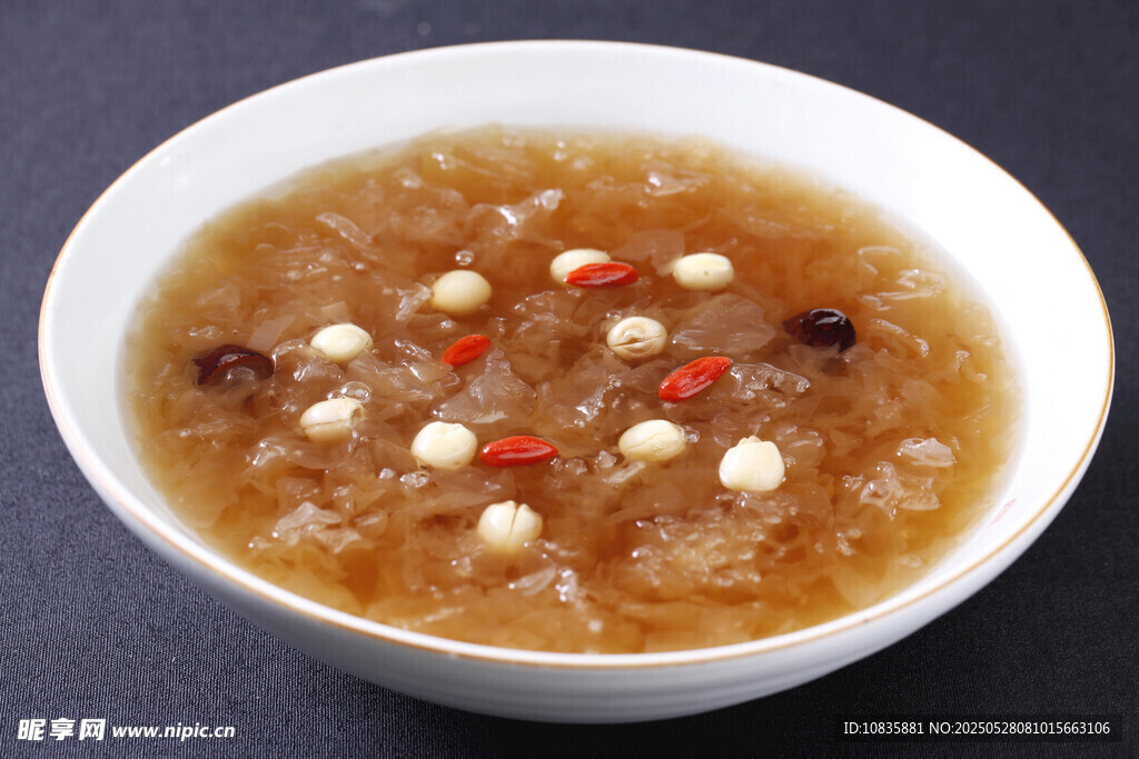 红枣银耳莲子羹