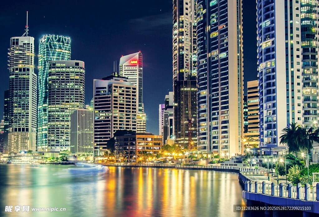 城市夜景河畔璀璨建筑群