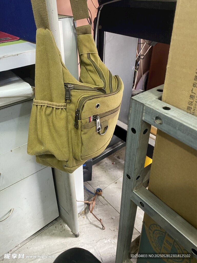 手工制作的绿色帆布手提包