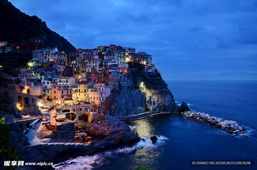 梦幻海边小镇夜景
