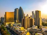 都市黄昏下的摩天大楼景观