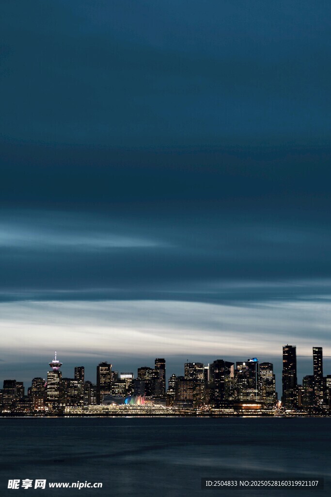 夜幕下的城市天际线景观