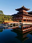 古建倒影 中式楼阁映于湖面