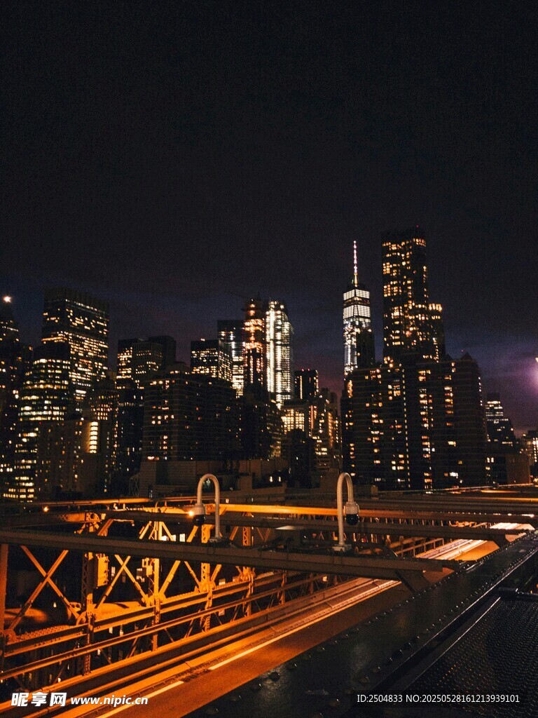 夜晚城市桥梁璀璨夜景