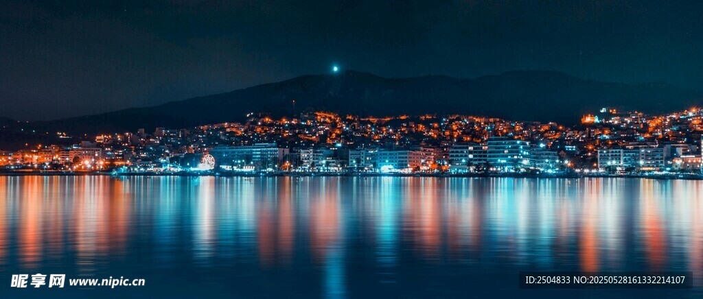 城市夜景湖面绚丽倒影