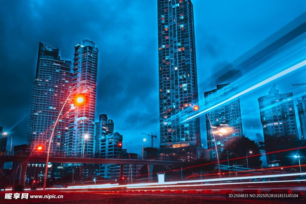 都市夜景车流绚丽瞬间