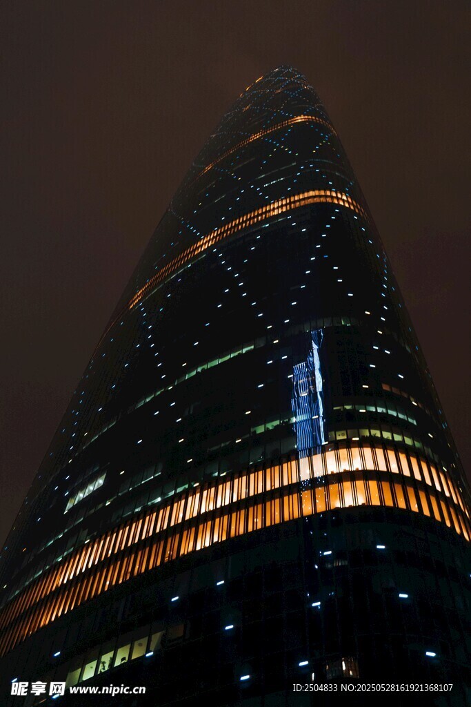 上海中心大厦夜景璀璨