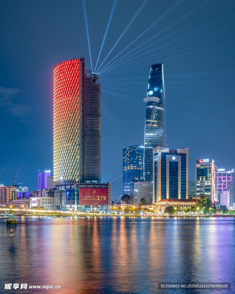 城市璀璨夜景天际线