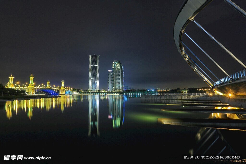 城市夜景河畔璀璨风光