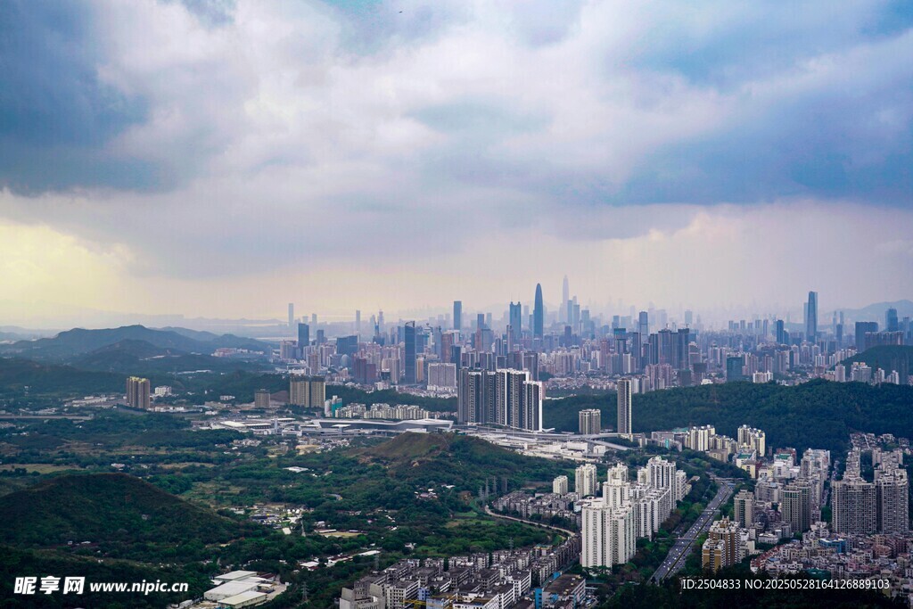 城市天际线与周边景观