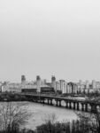 城市河畔桥梁风景