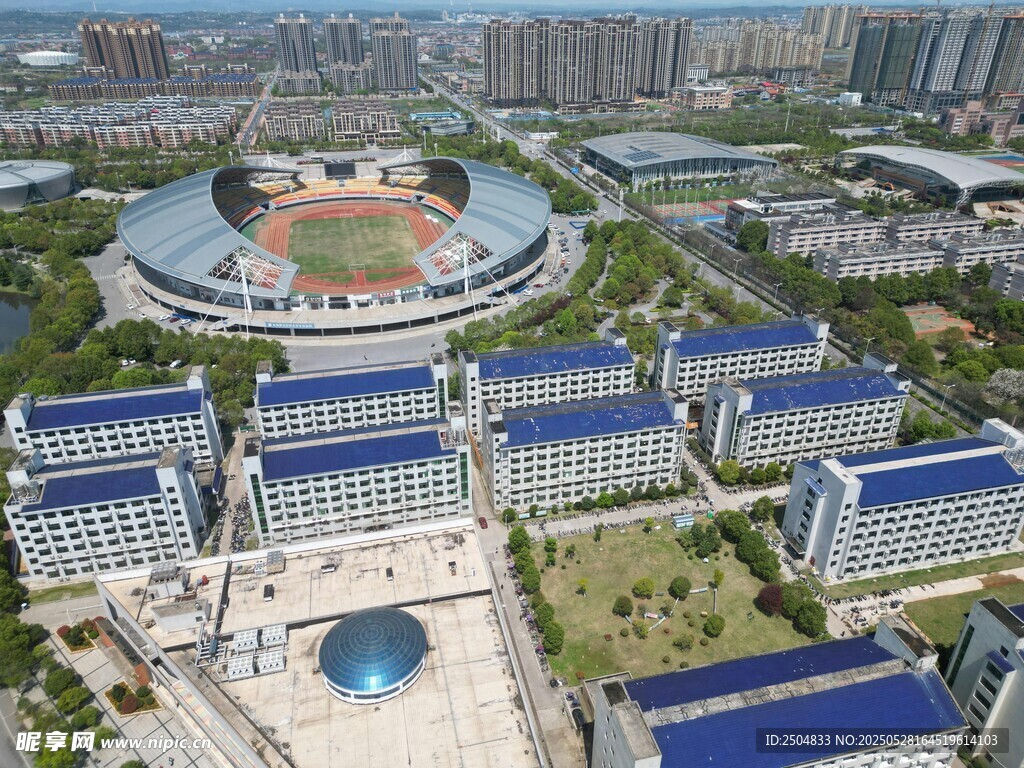 大学校园全景俯瞰图