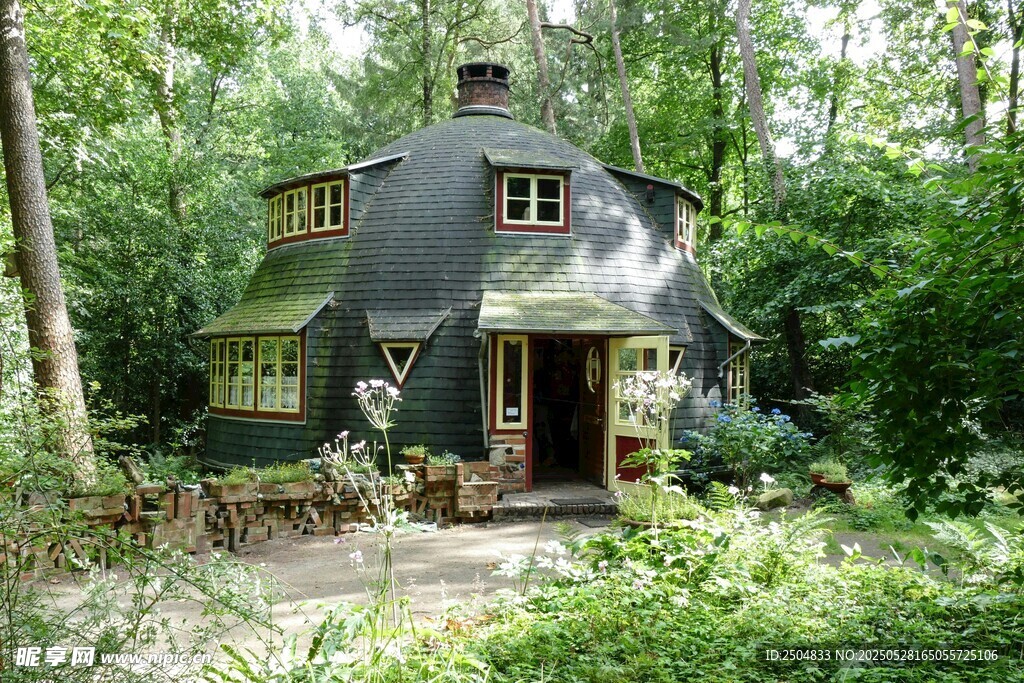 森林中的童话风小屋