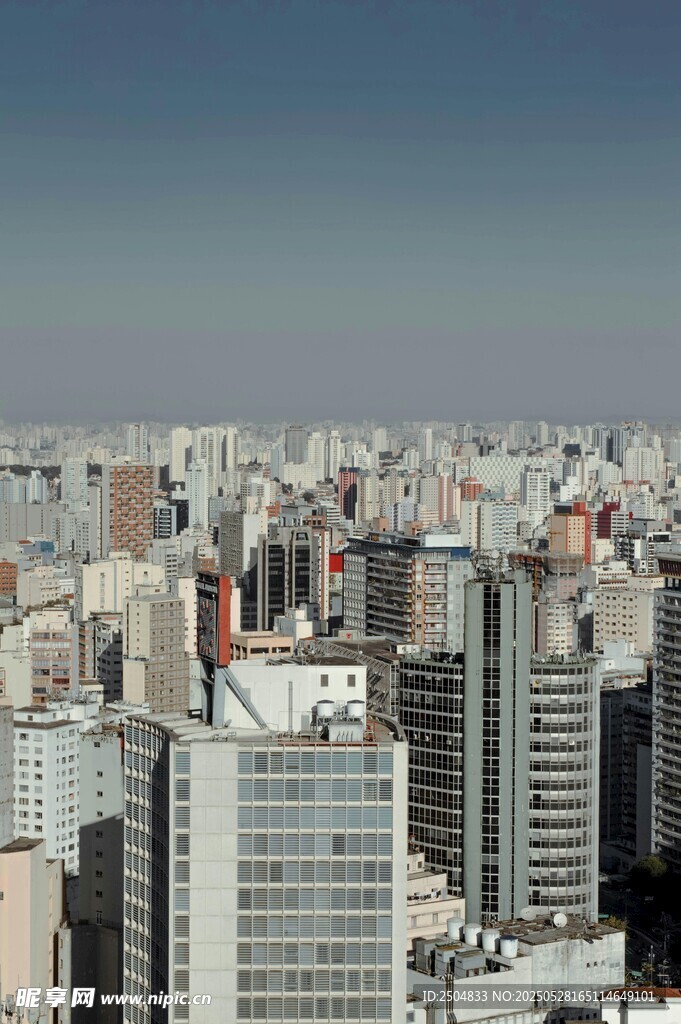 俯瞰繁华都市建筑群