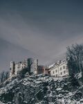 雪覆城堡尽显静谧之美