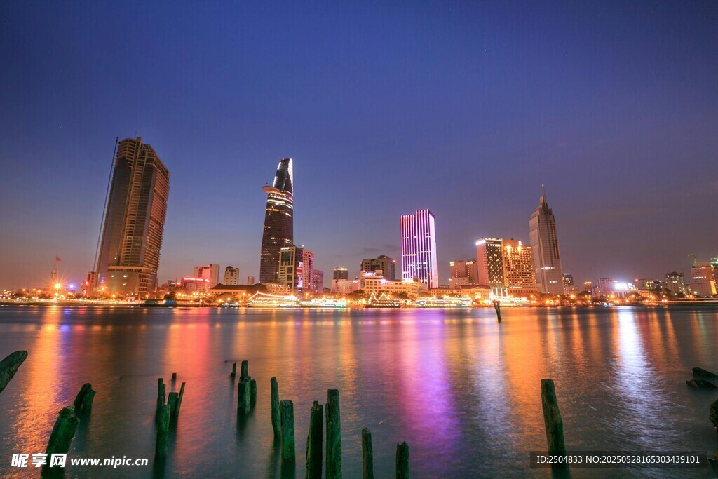 城市璀璨夜景临水风光