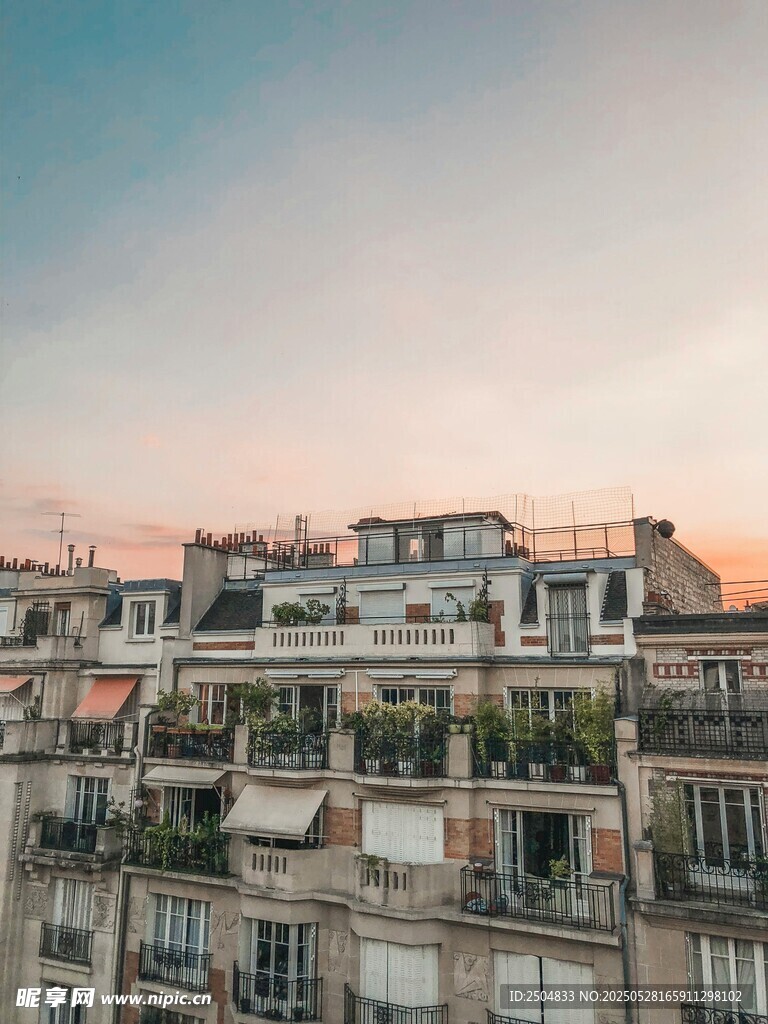 城市建筑黄昏美景