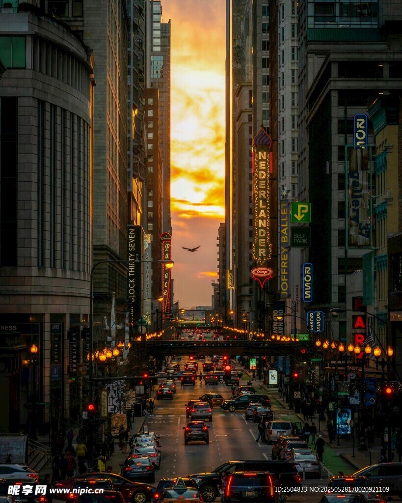 都市黄昏车流繁华景象
