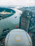 俯瞰城市河畔高楼景观