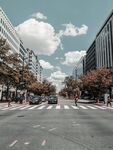 城市街道的晴朗日常