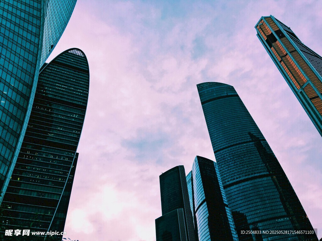 都市摩天大楼的壮丽天际线
