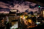 城市璀璨夜景俯瞰视角