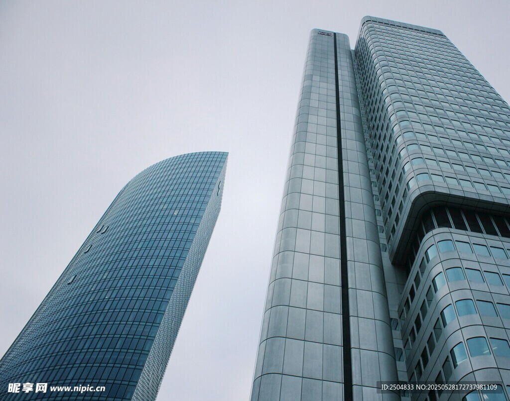 摩天大楼矗立城市天际