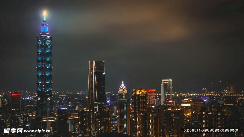 繁华都市夜景璀璨灯火