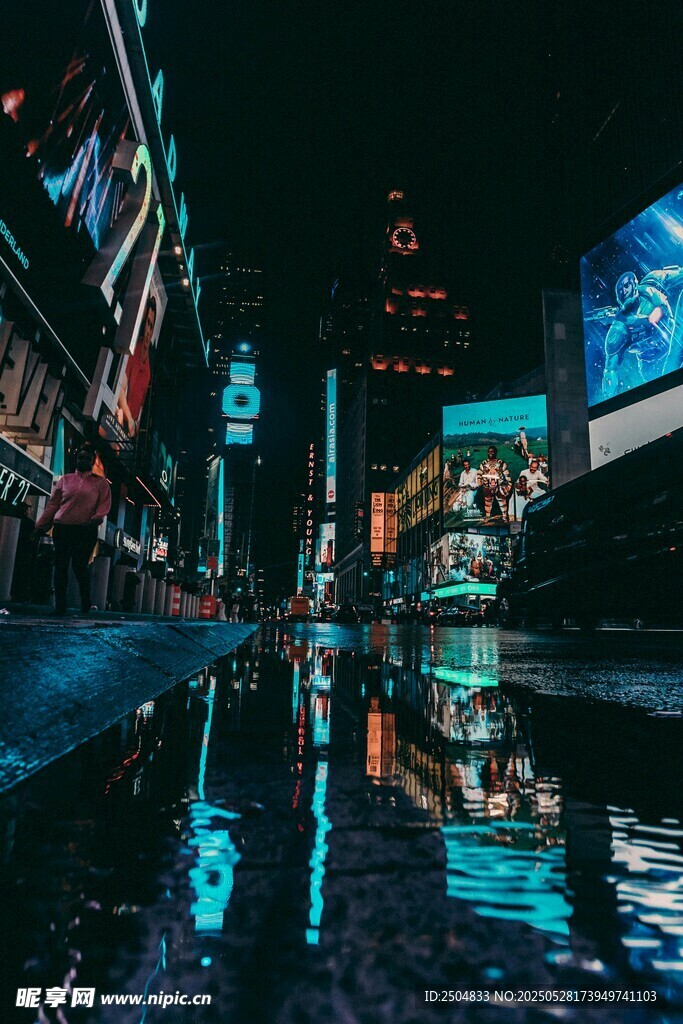 都市夜景倒影璀璨迷人