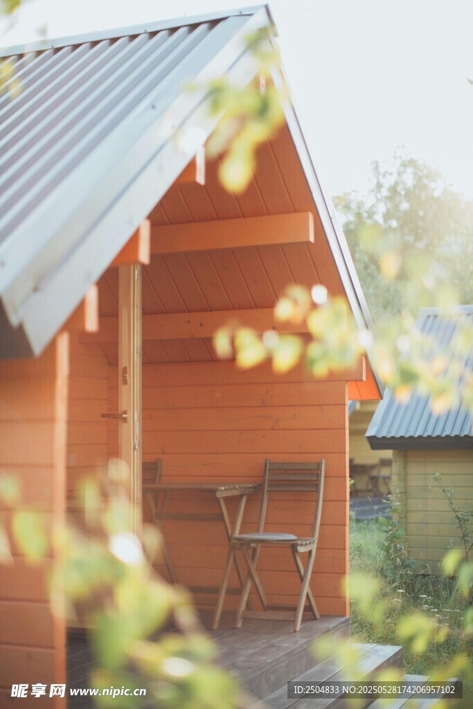 温馨木质小屋户外休闲处