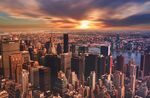 夕阳下的繁华都市天际线