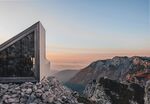 山巅现代建筑赏壮丽风景