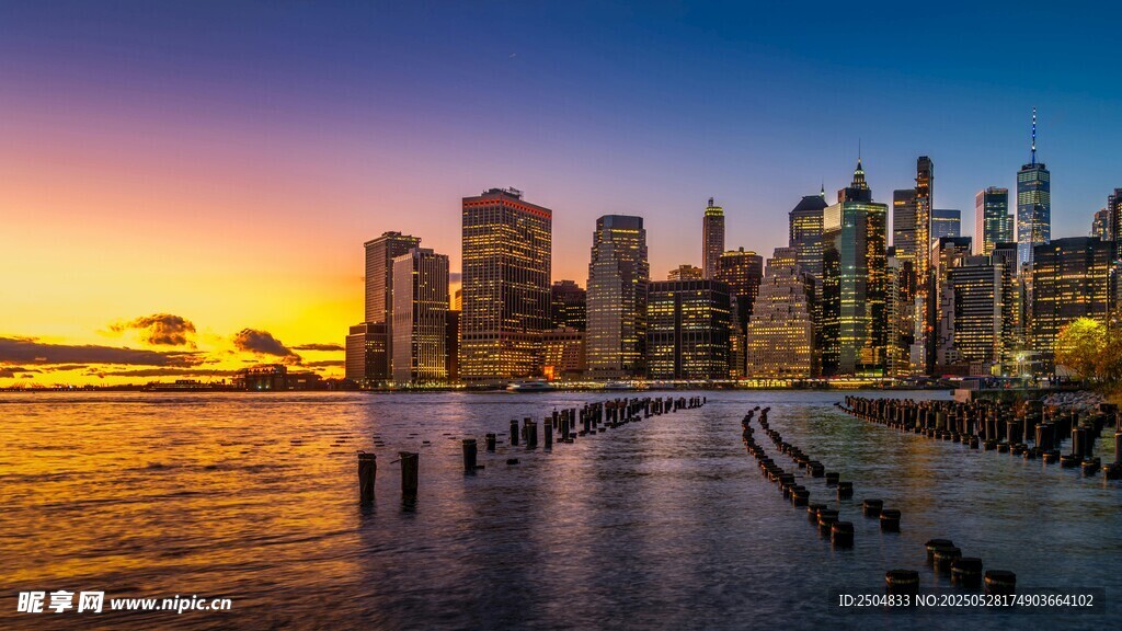 城市海滨绚丽黄昏美景