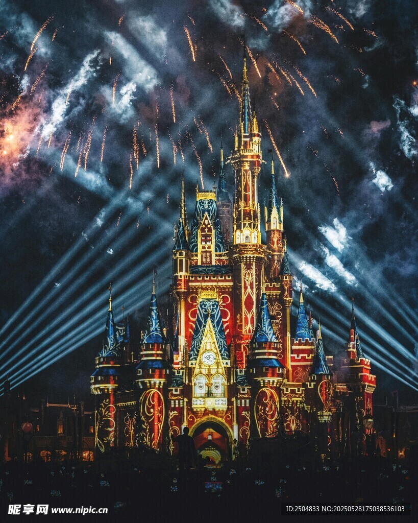 迪士尼城堡烟花璀璨夜景