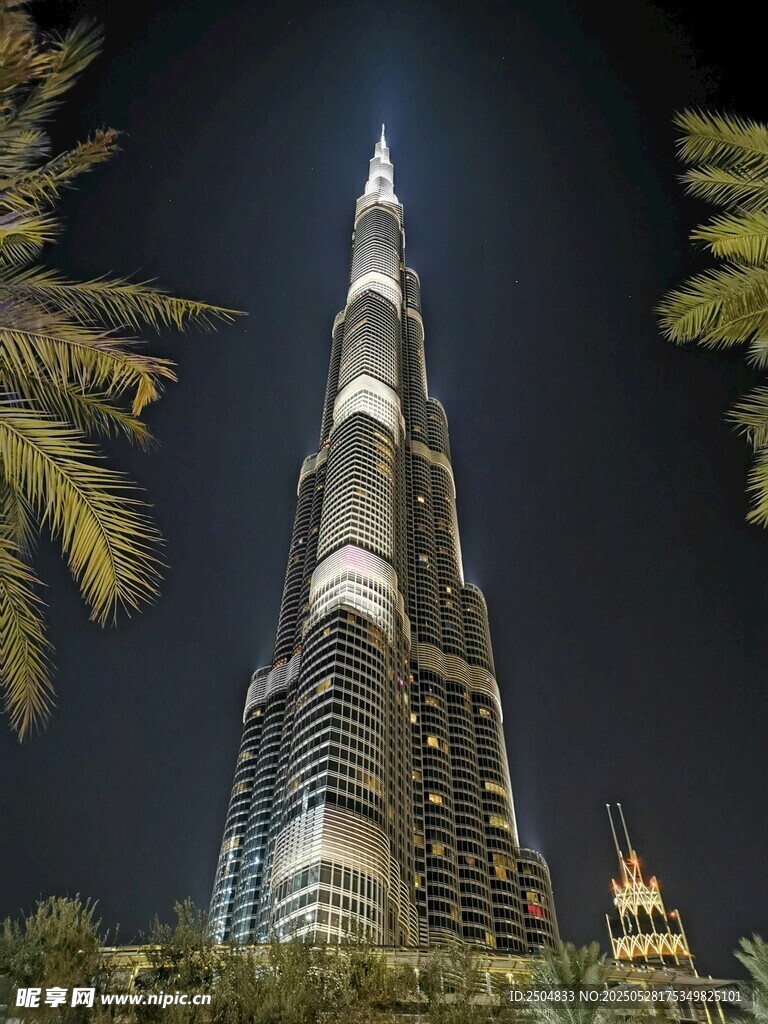迪拜哈利法塔夜景璀璨