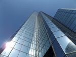 现代摩天大楼玻璃建筑外观