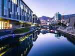 河畔现代建筑夜景风光