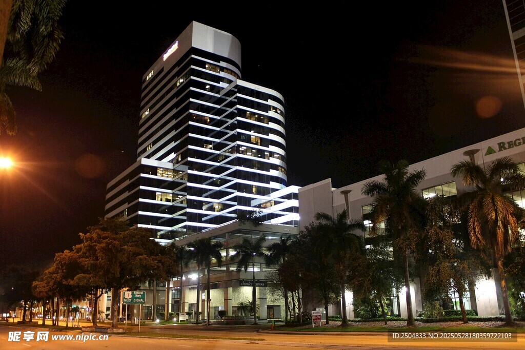夜晚璀璨高楼建筑景观