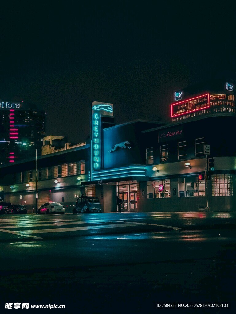 城市夜景霓虹闪烁街道