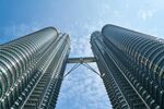 双子塔建筑空中连桥景观