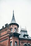 欧式红砖建筑尖顶特写