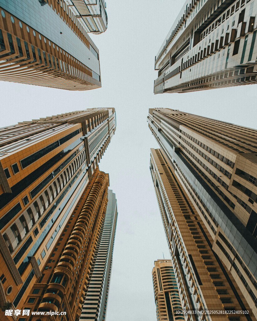 仰视林立高楼