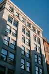 城市中现代风格多层建筑