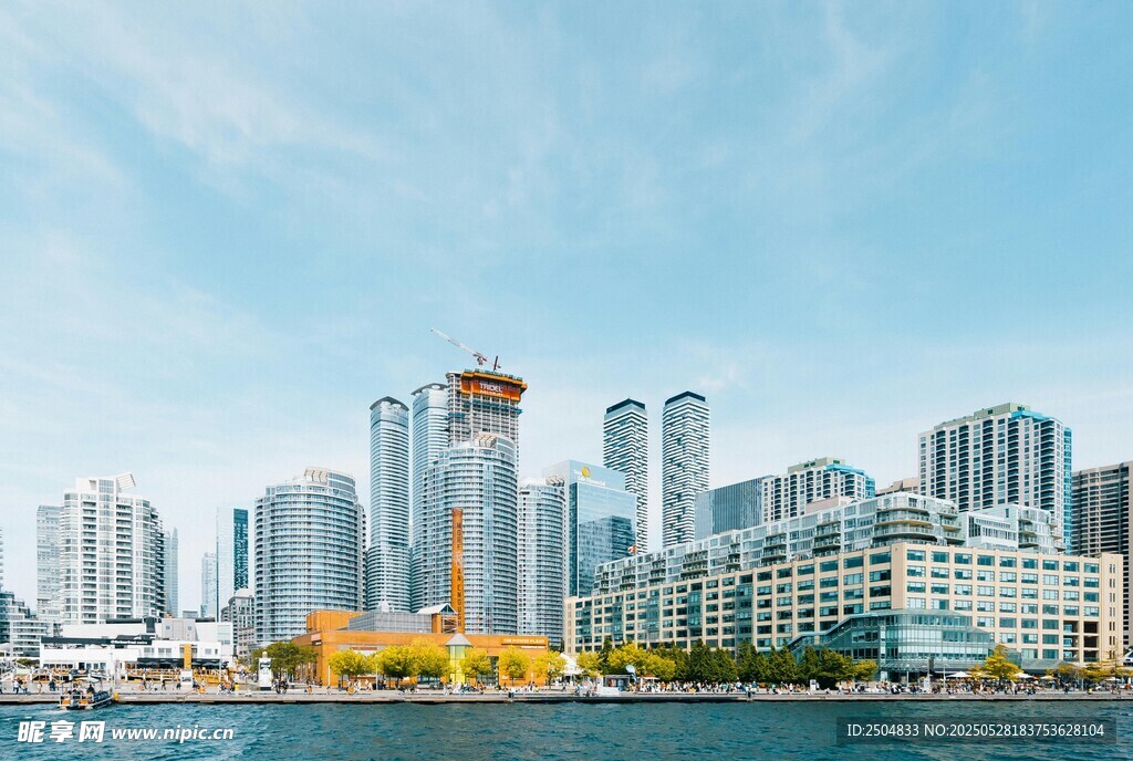 现代都市滨水高楼景观