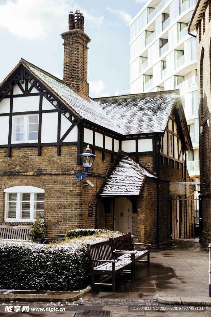 英式小屋雪景