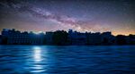 湖畔星空夜景迷人