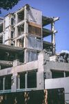 废弃破败的多层建筑