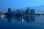 城市夜景湖面倒影