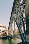 河畔钢铁大桥独特景致